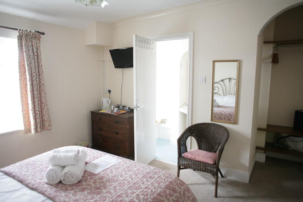 Hamilton Court Hotel Честер Экстерьер фото