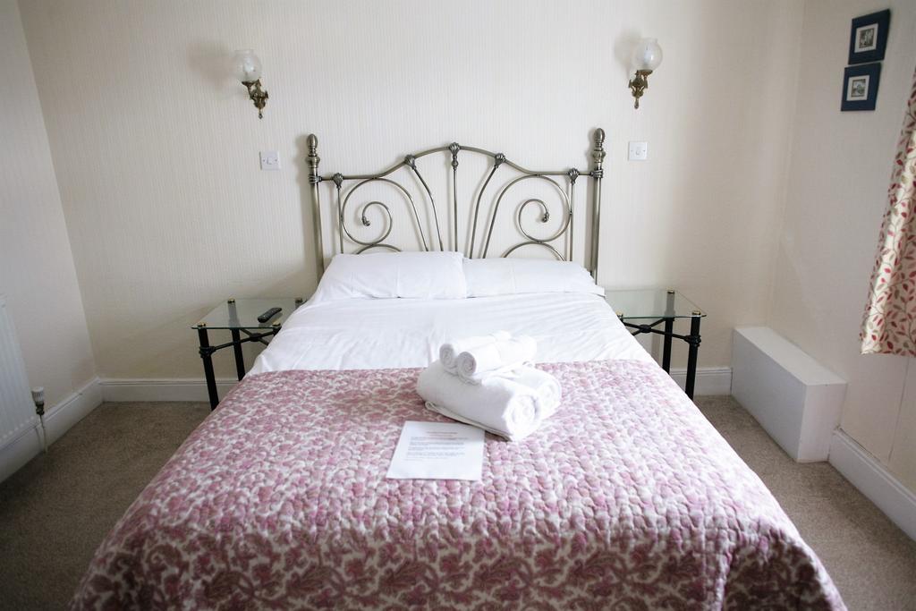 Hamilton Court Hotel Честер Экстерьер фото