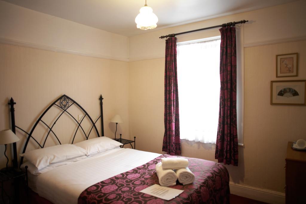 Hamilton Court Hotel Честер Экстерьер фото