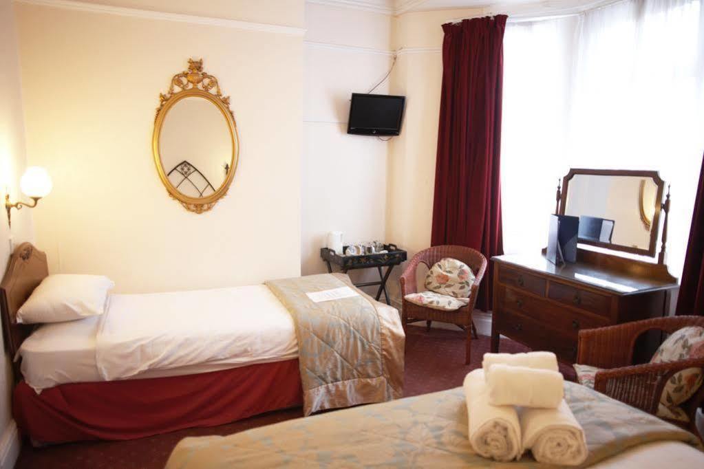 Hamilton Court Hotel Честер Экстерьер фото