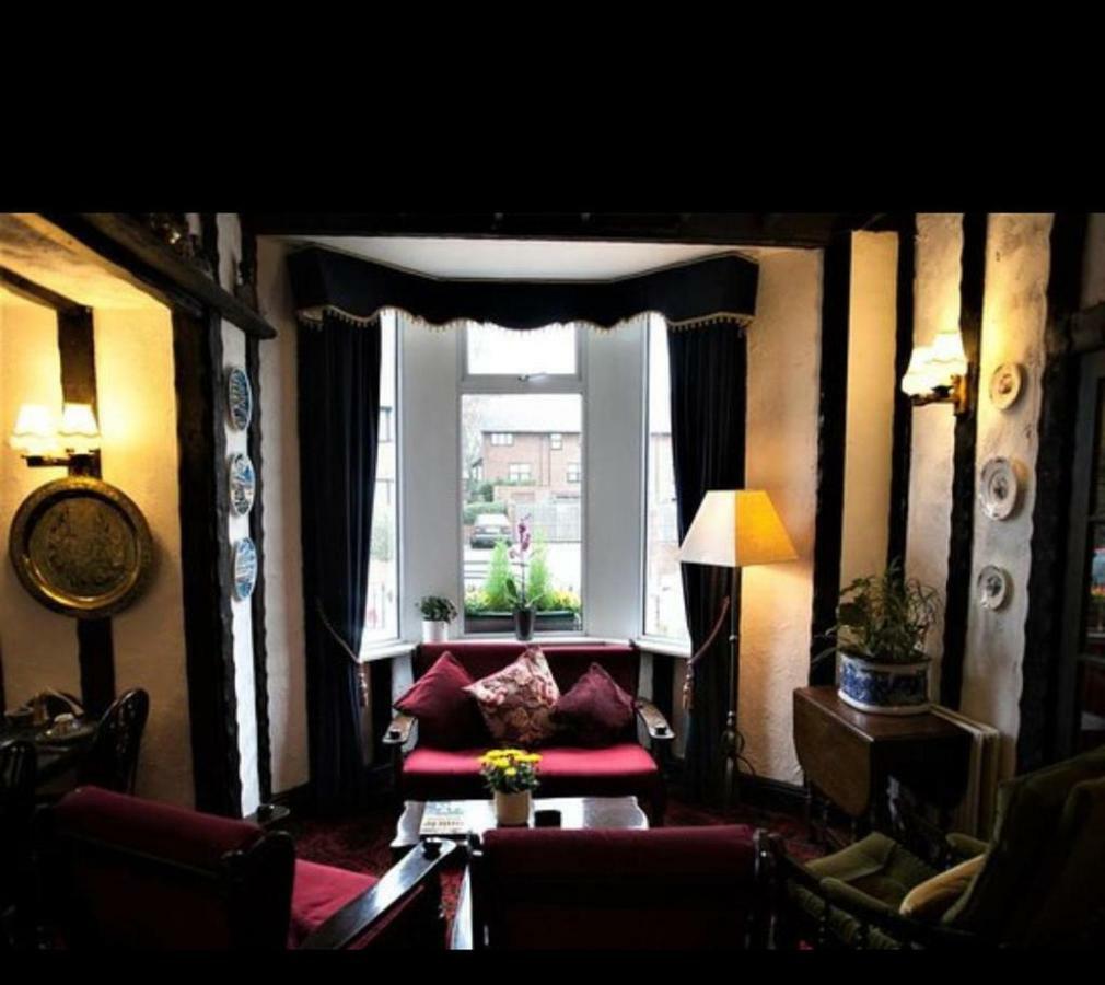 Hamilton Court Hotel Честер Экстерьер фото